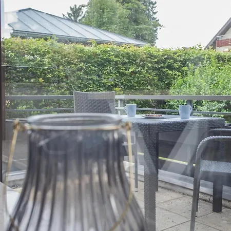 Welcome In - In Met Balkon En Zwembad