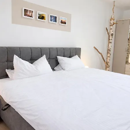 Welcome In - 59-w In Mit Balkon Und Schwimmbad Appartement